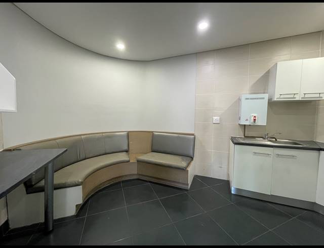 294M² OFFICE TO LET IN SANDTON CENTRAL